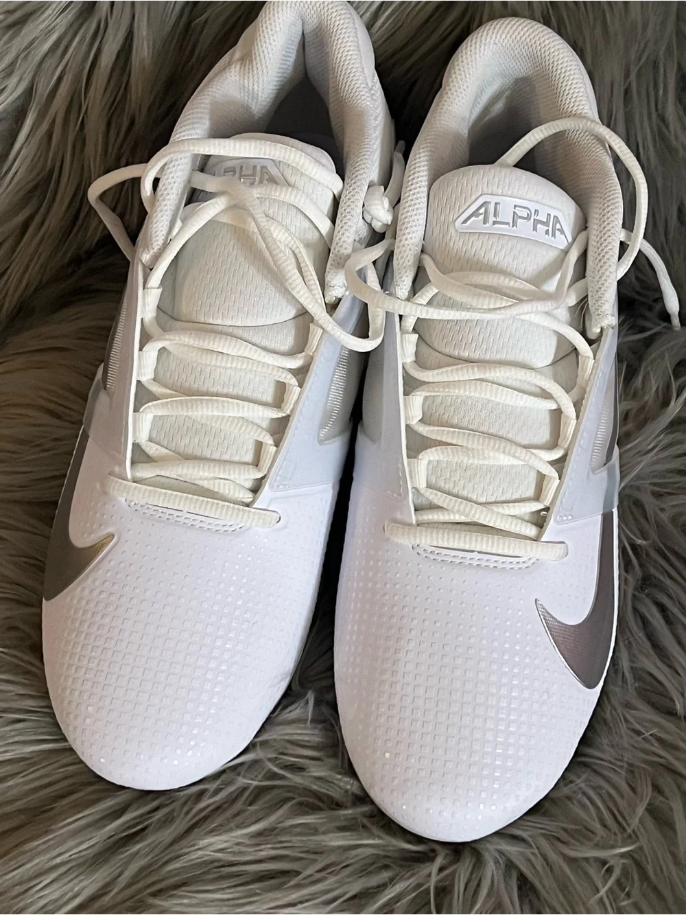 Nike men’s White baseball cleats